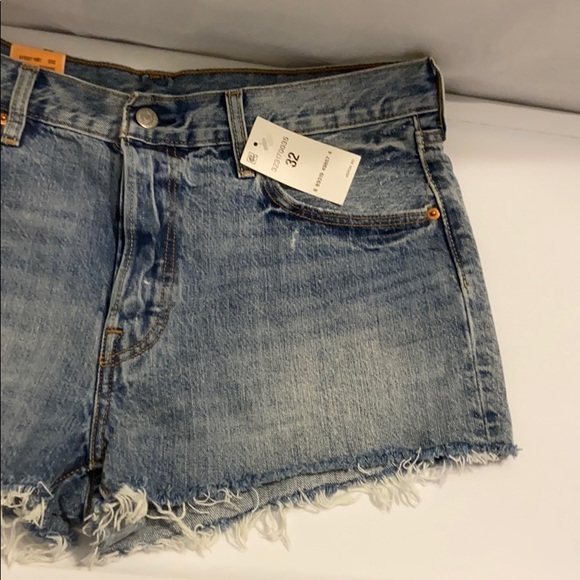 Distressed Levi jean shorts. BRAND NEW - Picture 5 of 6